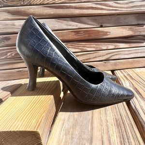 - Worthington Black Leather Reptile Embossed Heels SZ 8.5! EUC!